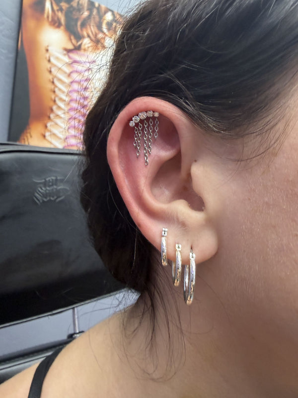 Chain helix and lobe hoops